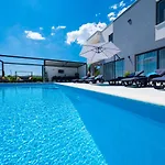 Sky - Heating Pool فيلة