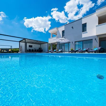 Sky - Heating Pool Kaštel Novi