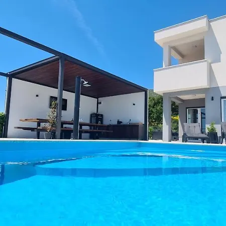 Sky - Heating Pool Villa Kastel Novi