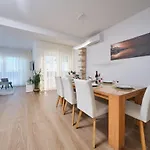 Sky - Heating Pool Villa Kastel Novi