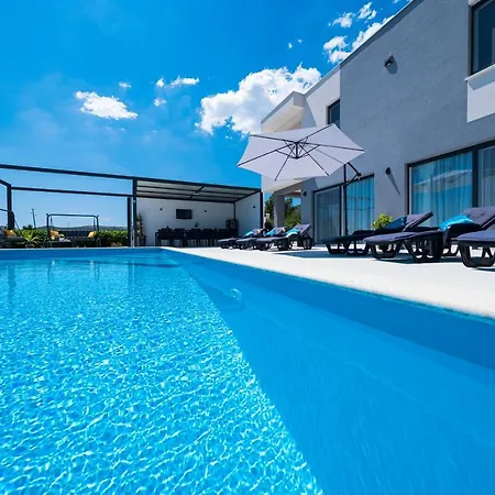 Sky - Heating Pool Vila