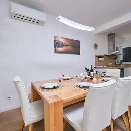 Vila Sky - Heating Pool Kastel Novi