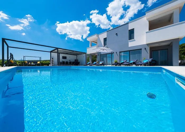 Sky - Heating Pool Kaštel Novi